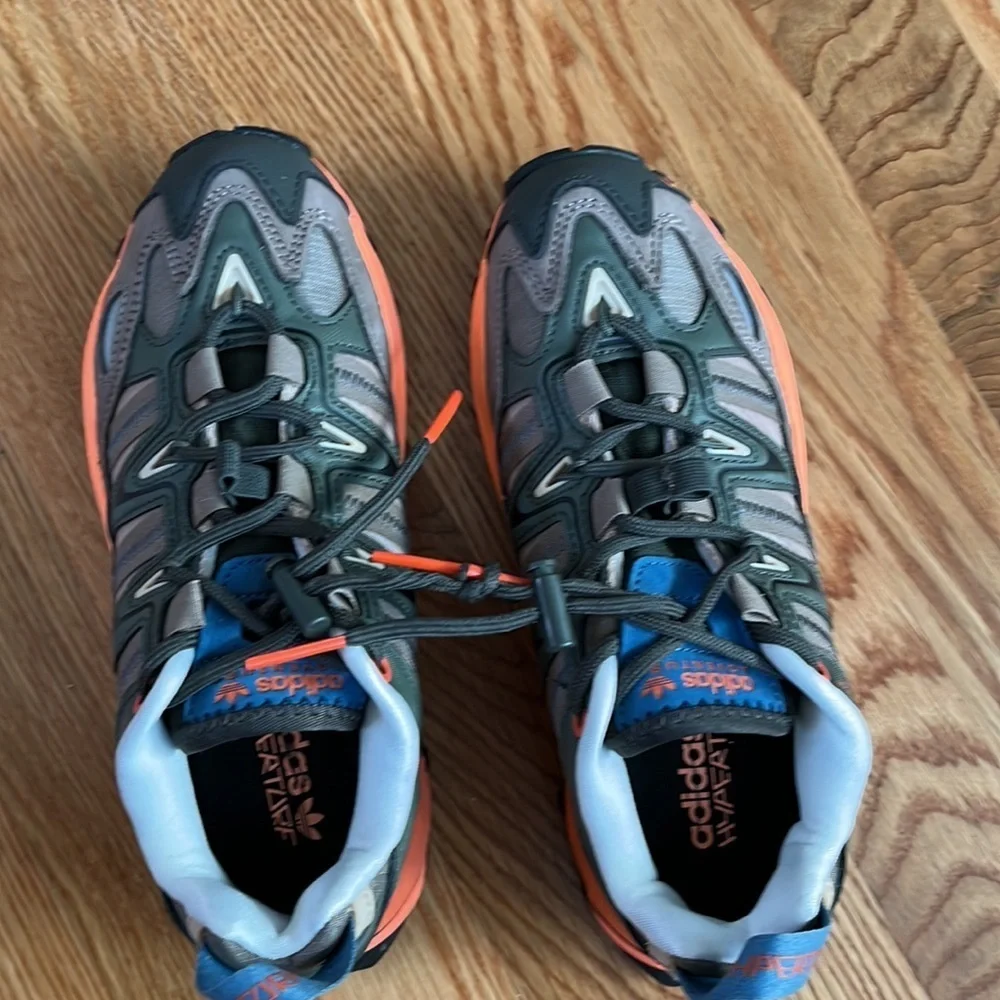 New Adidas Hyperturf Adventure size 5
